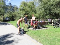 jetzt wird noch die Kleidung den Themeraturen angepasst : 8. Tag, MTB, Transalp, Transalp 2013
