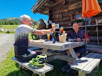 Prost! unsere erste Rast in der Sattelbergalm